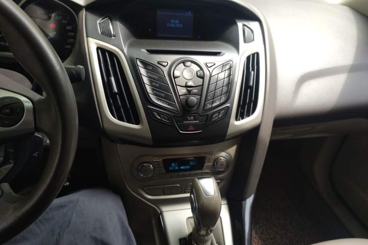 Used Ford Focus 2012 Sedan 1.6L Automatic Fashion Edition Audio And AC Panel