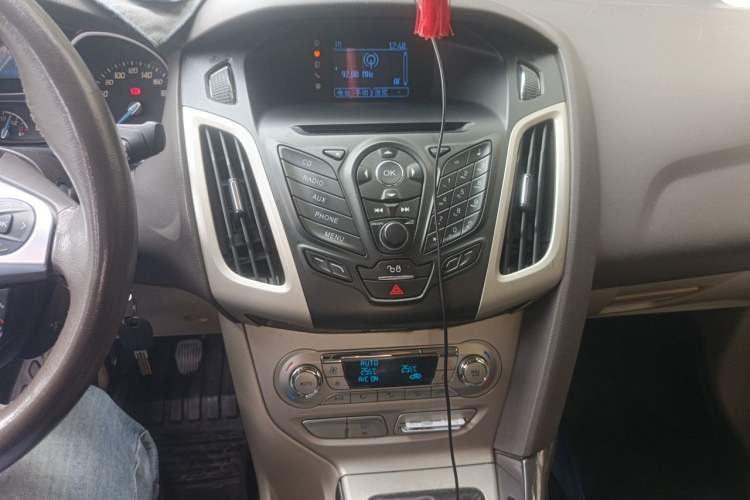 Used Ford Focus 2012 Sedan 1.6L Manual Fashion Edition Audio And AC Panel