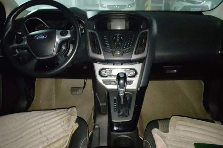 Used Ford Focus 2012 Hatchback 1.6L Automatic Comfort Model Audio And AC Panel