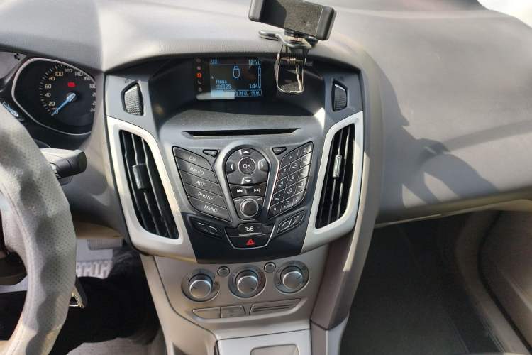 Used Ford Focus 2012 Sedan 1.6L Automatic Comfort Model Audio And AC Panel