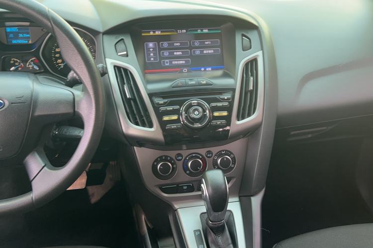 Used Ford Focus 2012 Hatchback 1.6L Automatic Comfort Model Audio And AC Panel