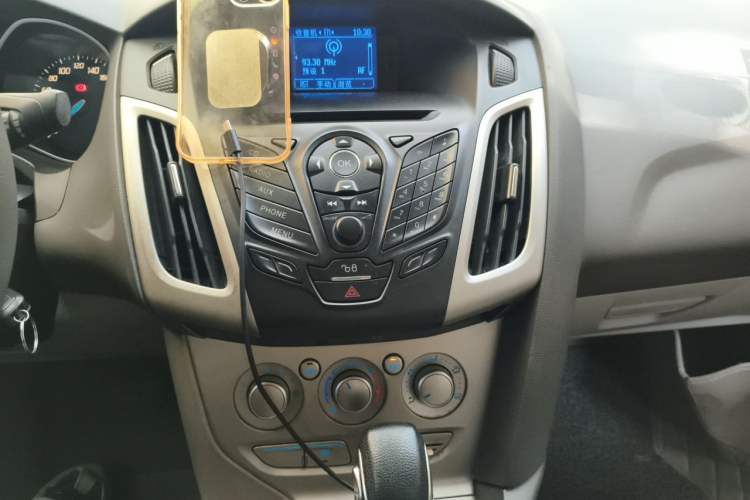 Used Ford Focus 2012 Sedan 1.6L Automatic Comfort Model Audio And AC Panel