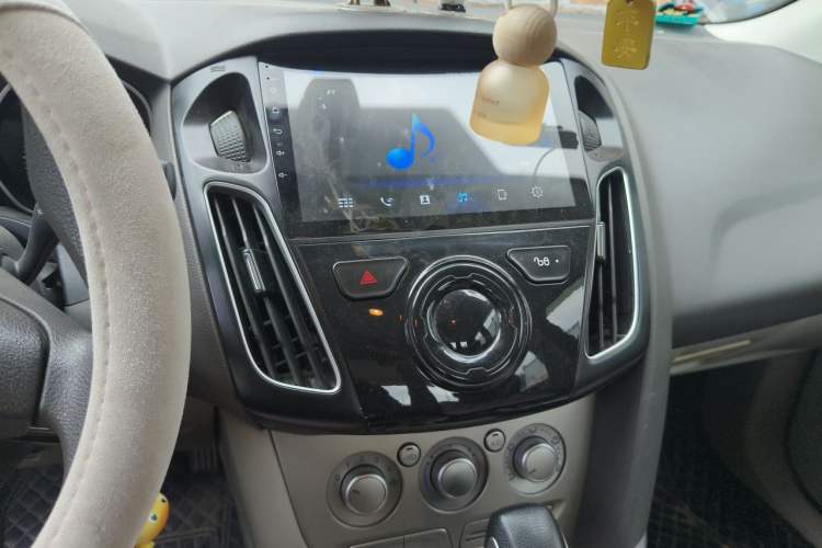 Used Ford Focus 2012 Sedan 1.6L Automatic Comfort Model Audio And AC Panel
