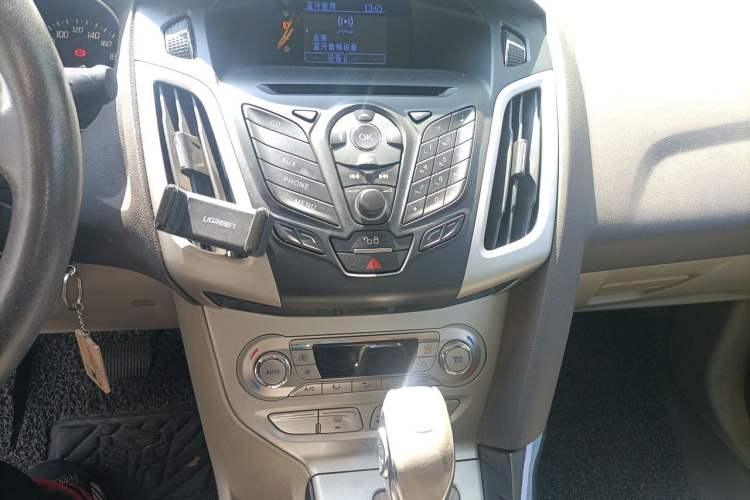 Used Ford Focus 2012 Sedan 1.6L Automatic Fashion Edition Audio And AC Panel