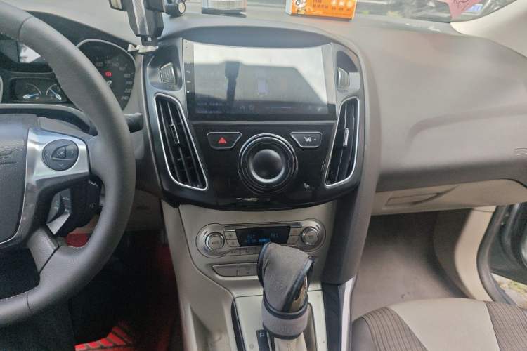 Used Ford Focus 2012 Sedan 1.6L Automatic Fashion Edition Audio And AC Panel