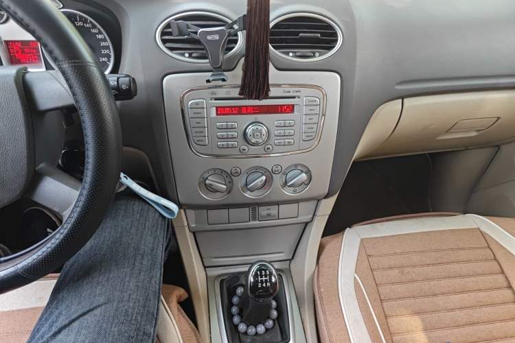 Used Ford Focus 2012 Hatchback Classic 1.8L Manual Fashion Edition Audio And AC Panel