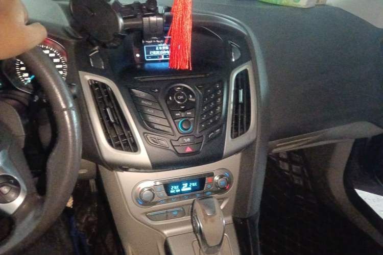 Used Ford Focus 2012 Sedan 1.6L Automatic Fashion Edition Audio And AC Panel