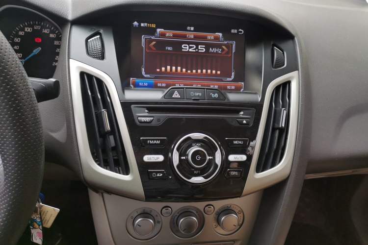 Used Ford Focus 2012 Sedan 1.6L Automatic Comfort Model Audio And AC Panel