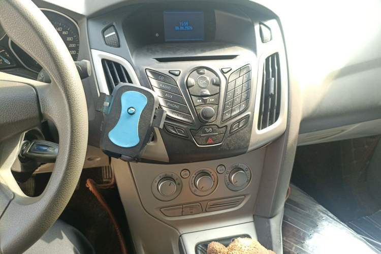 Used Ford Focus 2012 Sedan 1.6L Manual Comfort Model Audio And AC Panel