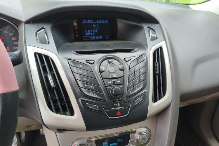 Used Ford Focus 2012 Sedan 1.6L Automatic Fashion Edition Audio And AC Panel