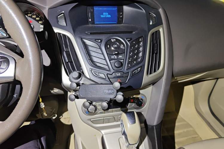 Used Ford Focus 2012 Sedan 1.6L Automatic Fashion Edition Audio And AC Panel