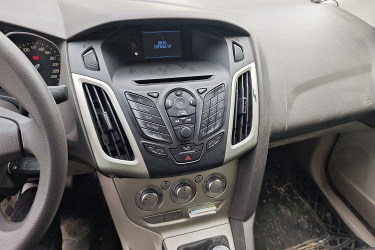 Used Ford Focus 2012 Sedan 1.6L Manual Comfort Model Audio And AC Panel
