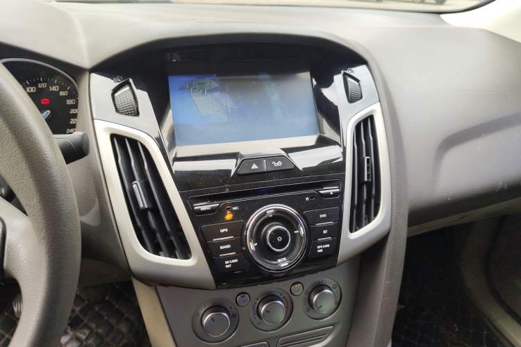 Used Ford Focus 2012 Sedan 1.6L Manual Comfort Model Audio And AC Panel
