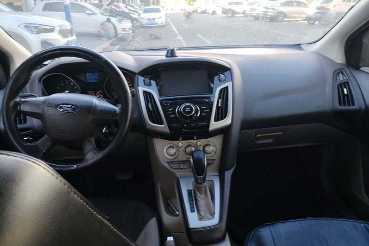Used Ford Focus 2012 Sedan 1.6L Automatic Comfort Model Center Console