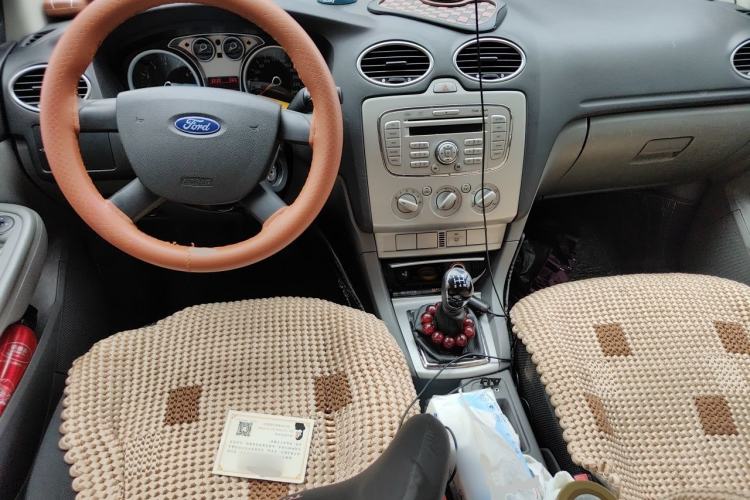 Used Ford Focus 2012 Hatchback Classic 1.8L Manual Base Model Center Console