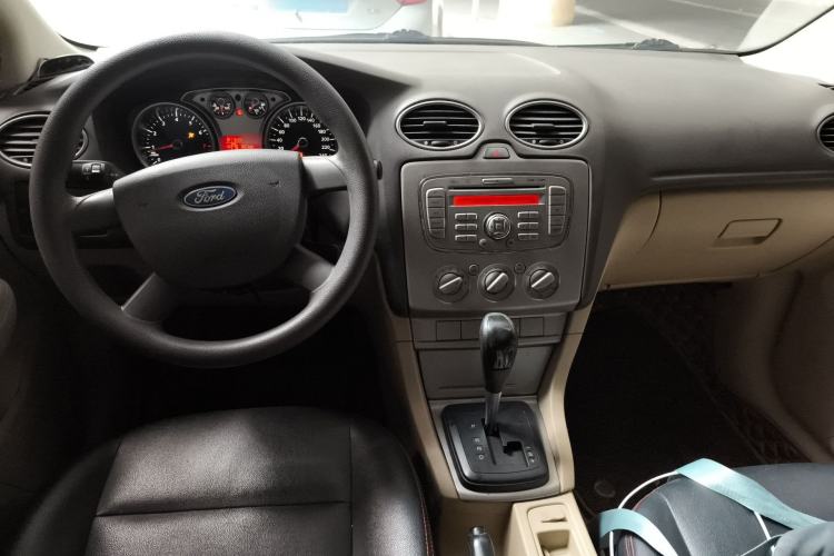 Used Ford Focus 2012 Sedan Classic 1.8L Automatic Base Model Center Console