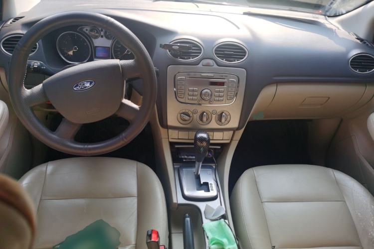 Used Ford Focus 2012 Hatchback Classic 1.8L Automatic Fashion Edition Center Console