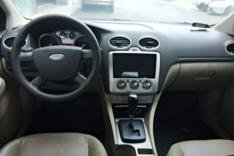 Used Ford Focus 2012 Sedan Classic 1.8L Automatic Fashion Edition Center Console