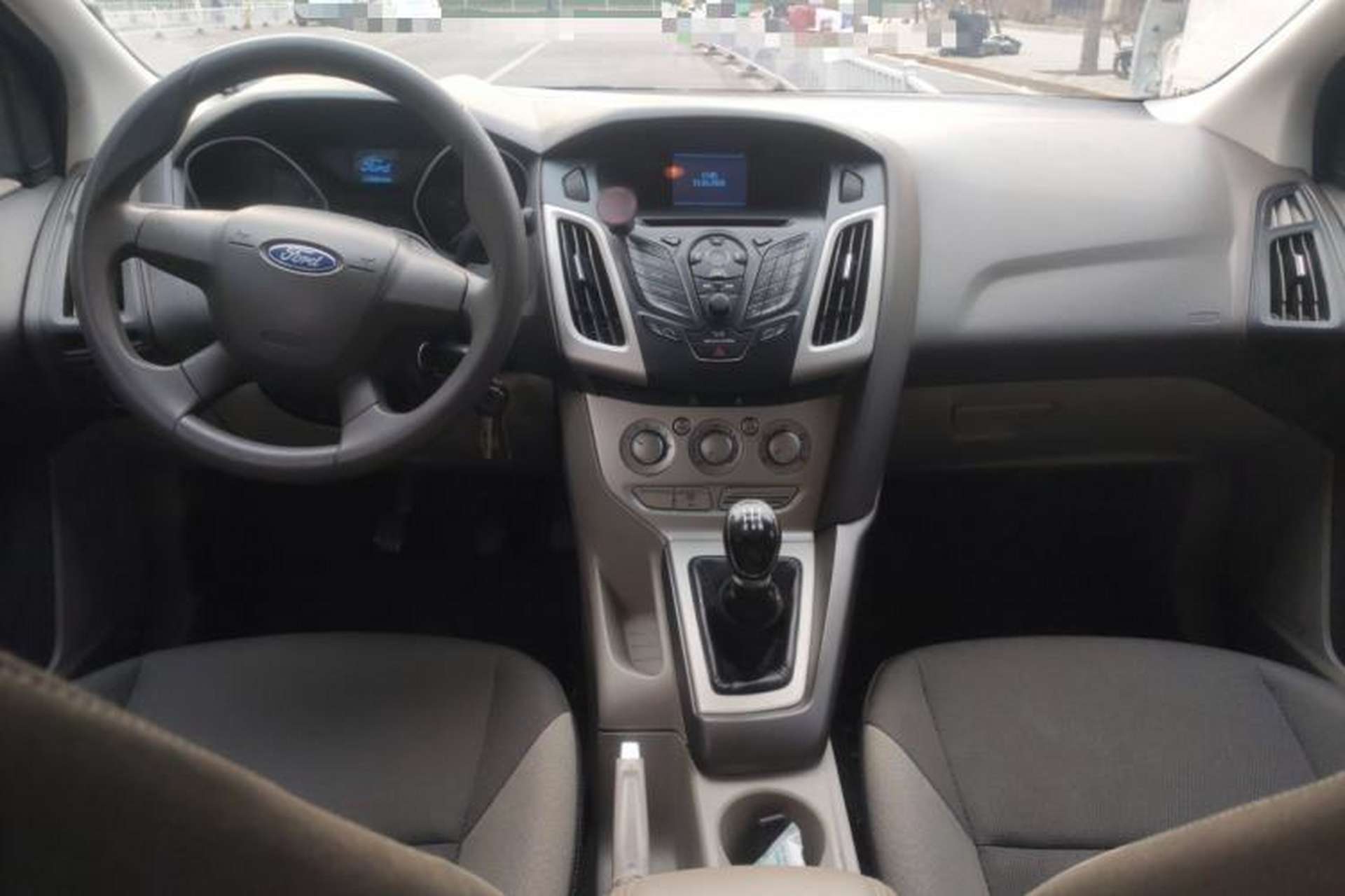 Used Ford Focus 2012 Sedan 1.6L Manual Comfort Model Center Console