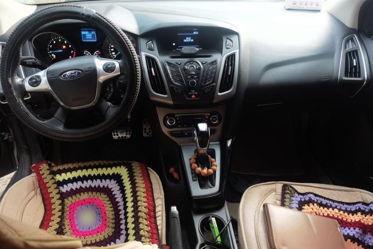 Used Ford Focus 2012 Hatchback 1.6L Automatic Fashion Edition Center Console