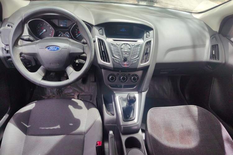 Used Ford Focus 2012 Hatchback 1.6L Manual Comfort Model Center Console