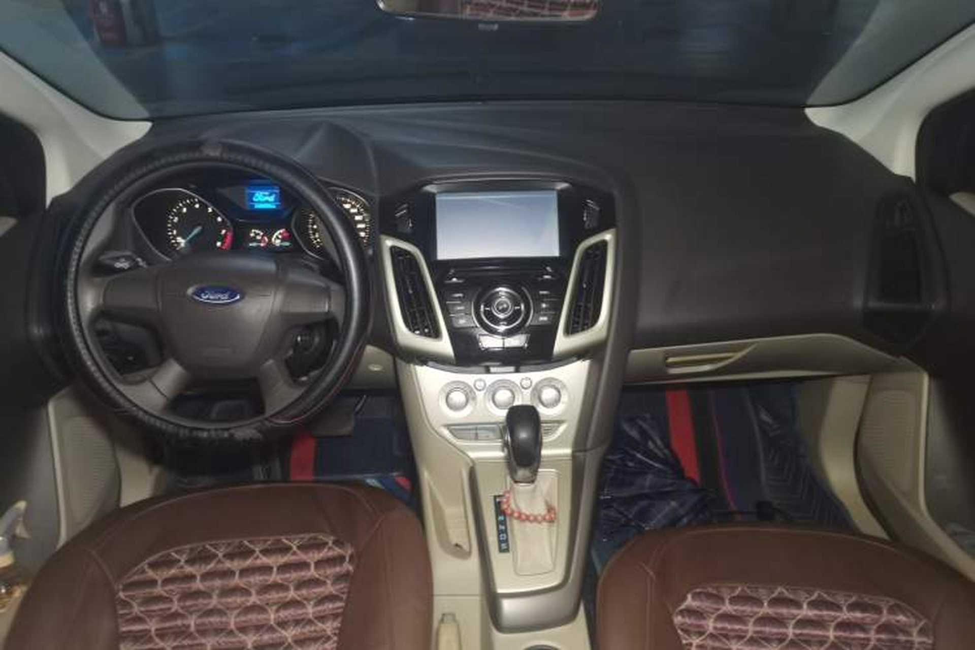 Used Ford Focus 2012 Sedan 1.6L Automatic Comfort Model Center Console