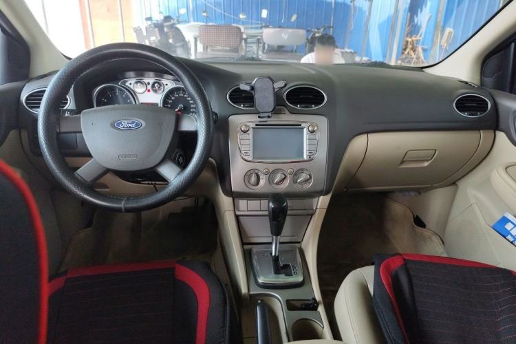 Used Ford Focus 2012 Sedan Classic 1.8L Automatic Fashion Edition Center Console