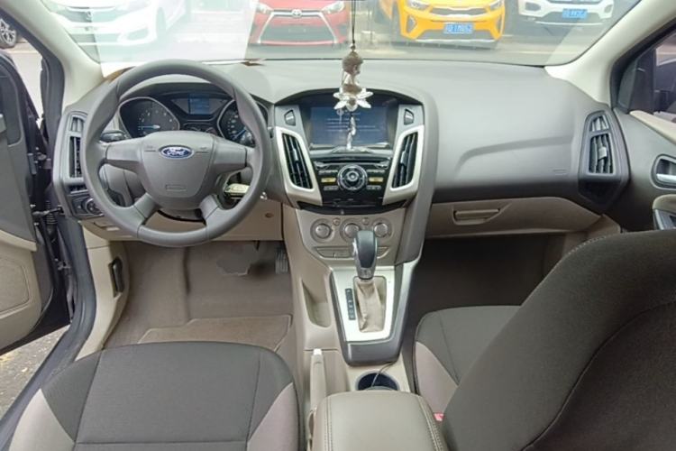 Used Ford Focus 2012 Sedan 1.6L Automatic Comfort Model Center Console