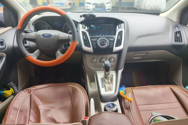Used Ford Focus 2012 Sedan 1.6L Automatic Comfort Model Center Console