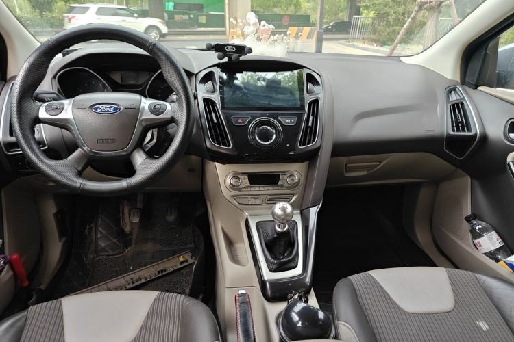 Used Ford Focus 2012 Hatchback 1.6L Manual Fashion Edition Center Console
