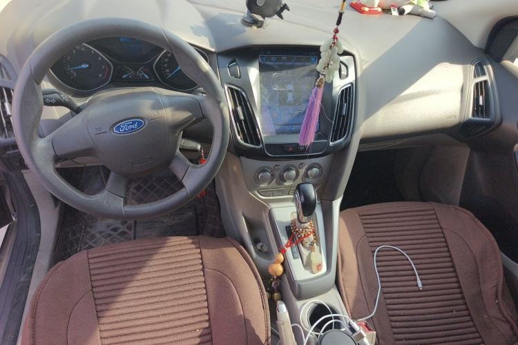 Used Ford Focus 2012 Sedan 1.6L Automatic Comfort Model Center Console