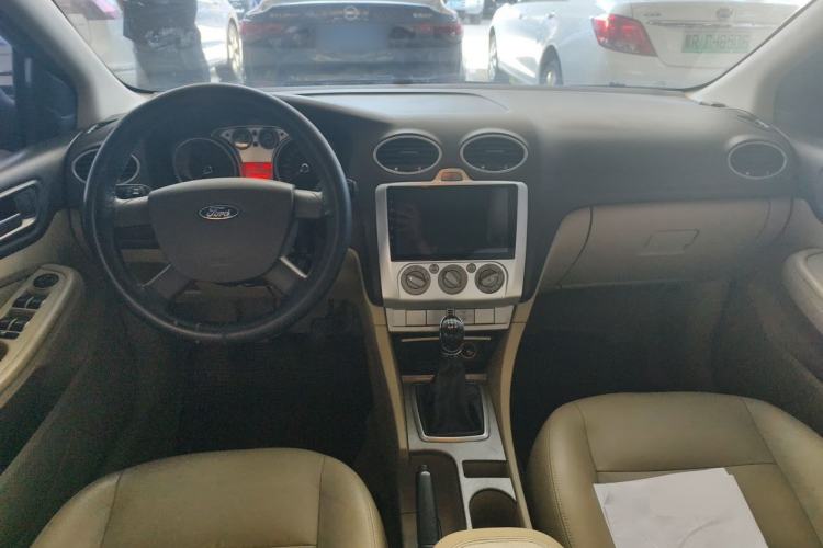 Used Ford Focus 2012 Hatchback Classic 1.8L Manual Fashion Edition Center Console