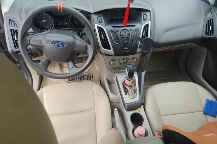 Used Ford Focus 2012 Sedan 1.6L Automatic Comfort Model Center Console