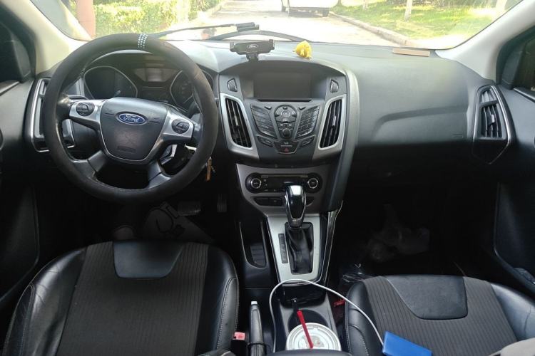 Used Ford Focus 2012 Sedan 1.6L Automatic Fashion Edition Center Console