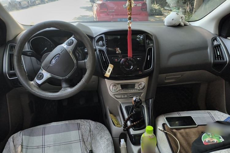 Used Ford Focus 2012 Hatchback 1.6L Manual Fashion Edition Center Console