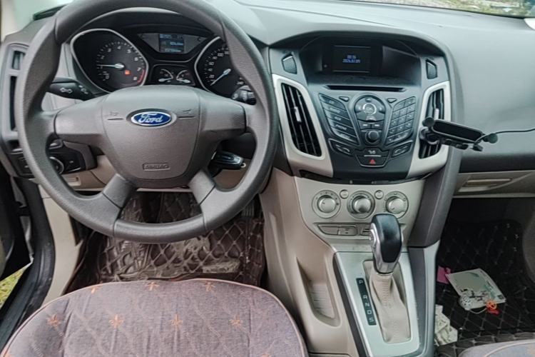Used Ford Focus 2012 Sedan 1.6L Automatic Comfort Model Center Console