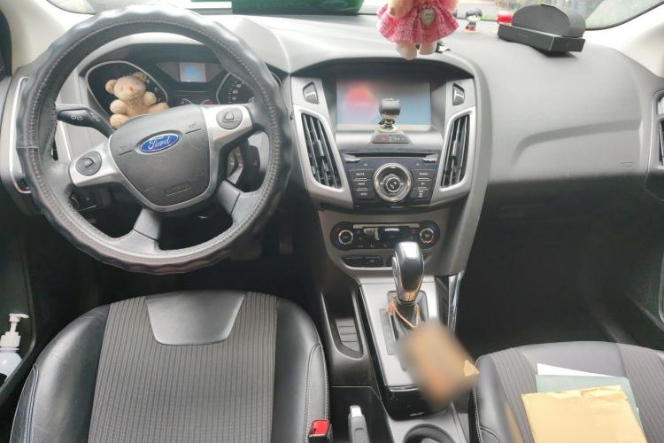 Used Ford Focus 2012 Hatchback 1.6L Automatic Fashion Edition Center Console