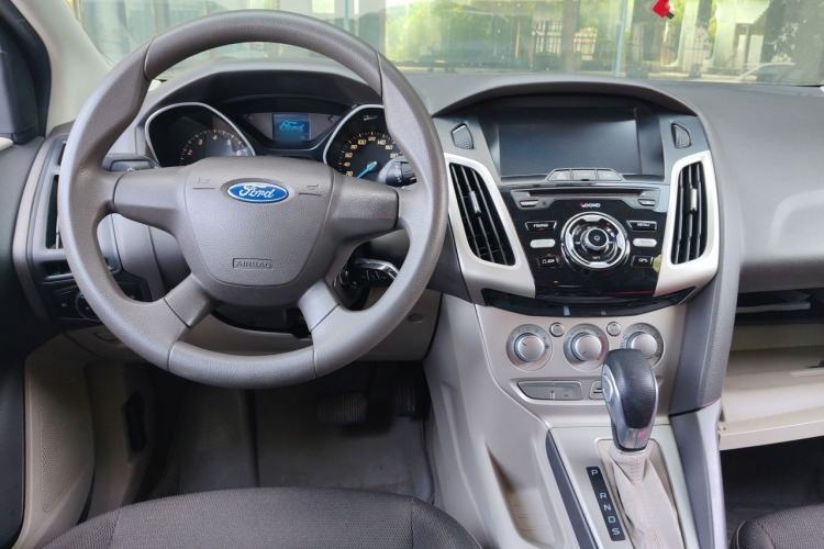Used Ford Focus 2012 Sedan 1.6L Automatic Comfort Model Center Console