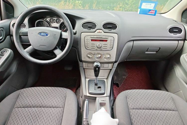 Used Ford Focus 2012 Hatchback Classic 1.8L Automatic Base Model Center Console