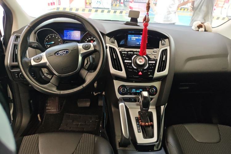 Used Ford Focus 2012 Hatchback 2.0L Automatic Luxury Sport Model Center Console