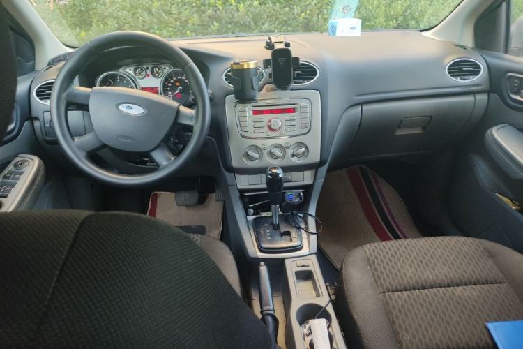 Used Ford Focus 2012 Hatchback Classic 1.8L Automatic Base Model Center Console
