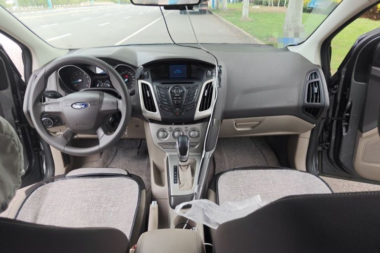 Used Ford Focus 2012 Sedan 1.6L Automatic Comfort Model Center Console
