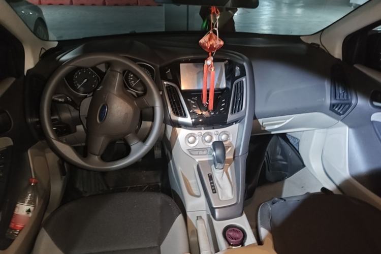 Used Ford Focus 2012 Sedan 1.6L Automatic Comfort Model Center Console