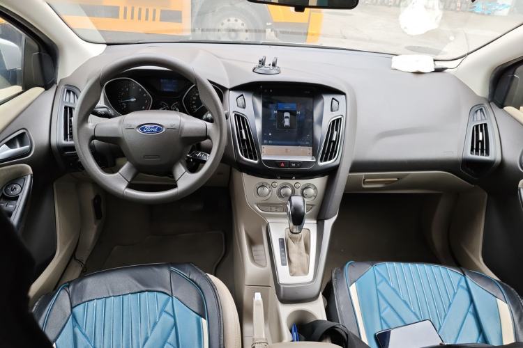 Used Ford Focus 2012 Sedan 1.6L Automatic Comfort Model Center Console