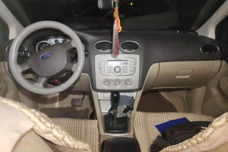 Used Ford Focus 2012 Sedan Classic 1.8L Automatic Fashion Edition Center Console