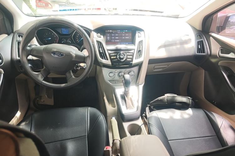 Used Ford Focus 2012 Sedan 1.6L Automatic Comfort Model Center Console