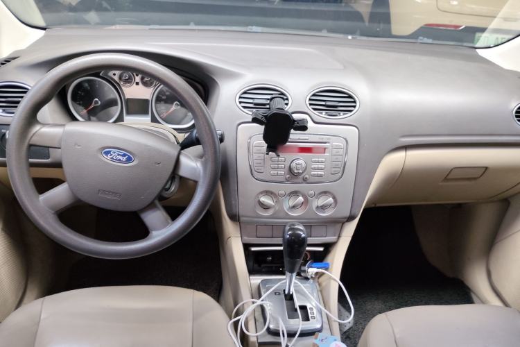 Used Ford Focus 2012 Sedan Classic 1.8L Automatic Fashion Edition Center Console