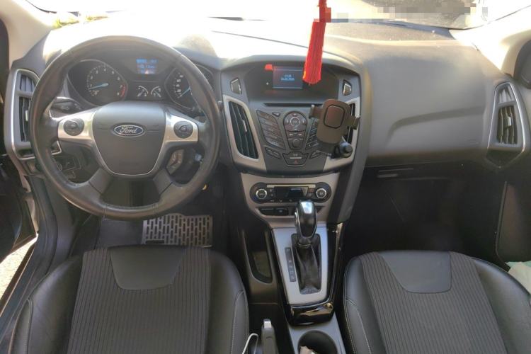 Used Ford Focus 2012 Sedan 1.6L Automatic Fashion Edition Center Console