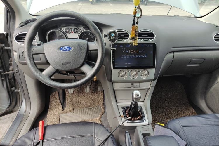 Used Ford Focus 2012 Hatchback Classic 1.8L Manual Base Model Center Console
