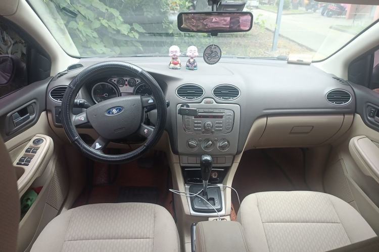 Used Ford Focus 2012 Sedan Classic 1.8L Automatic Base Model Center Console